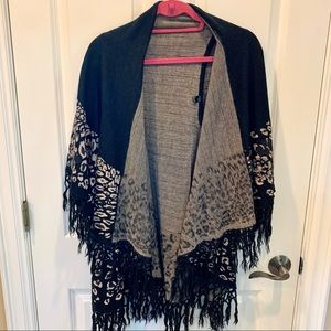 Women’s OSFA Black and Tan Fringed Cape